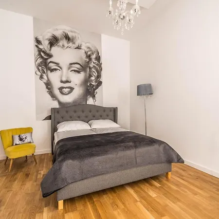 Marilyn W Kamienicy Wicherkiewiczow *