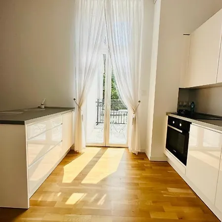 Marilyn W Kamienicy Wicherkiewiczow Apartment